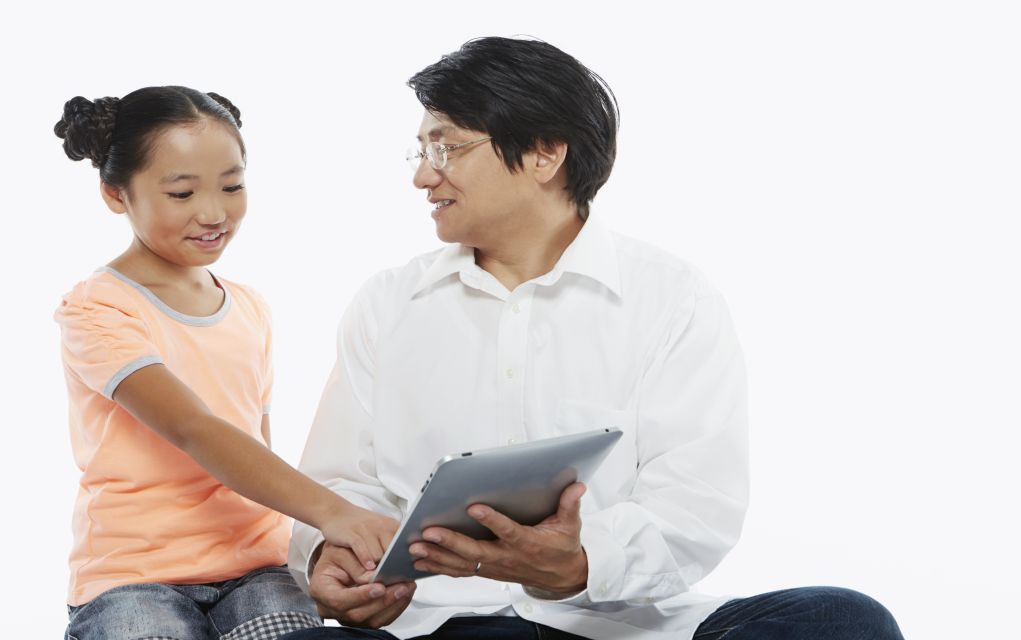 dad and child on tablet online safety for kids