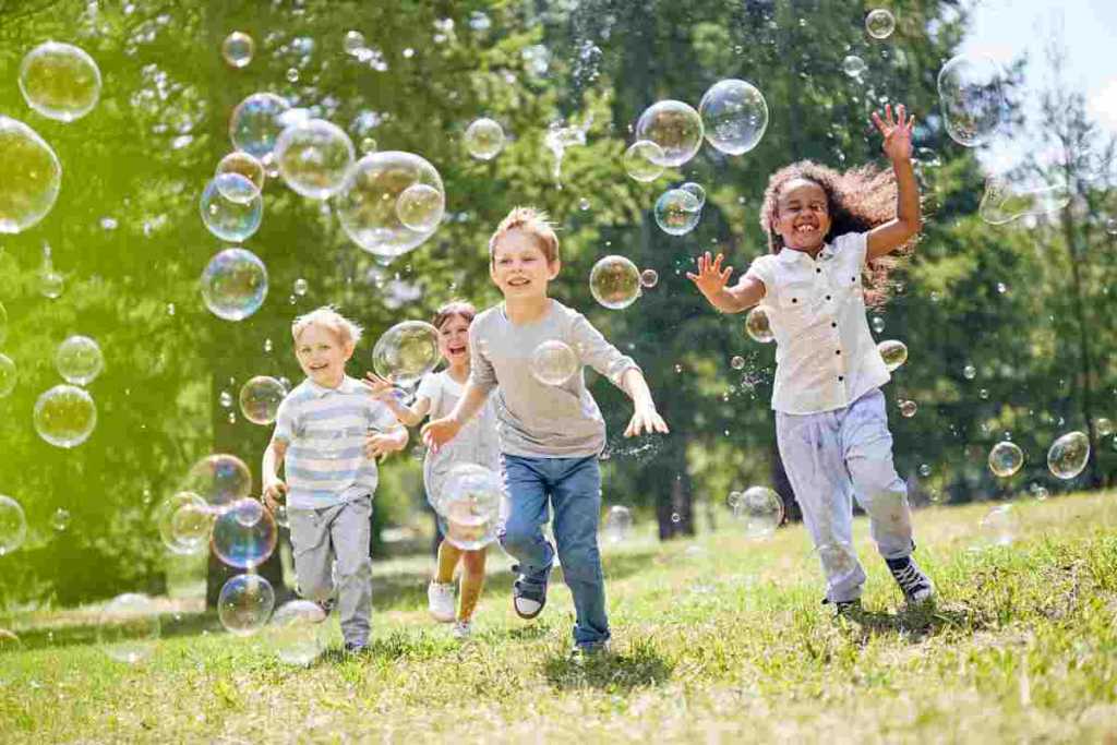 free things to do with kids in summer bubbles