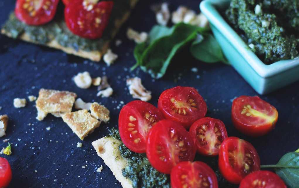 Tasty toppings for crackers (1)