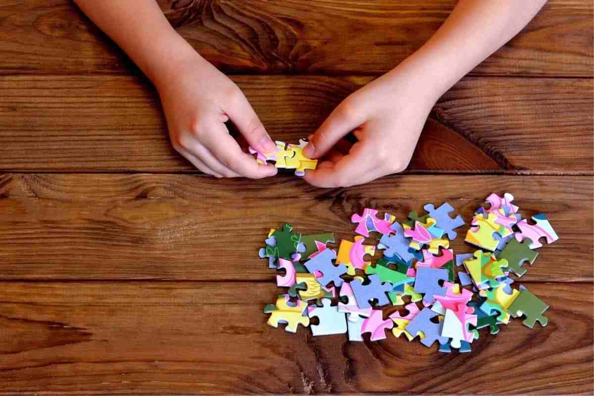 how-making-jigsaw-puzzles-can-benefit-a-childs-development- jigsaw puzzles for child development